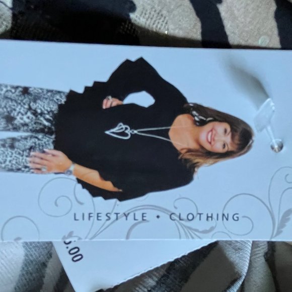 flutter sleeve print top by rapzwear TAGS ON - Picture 2 of 7